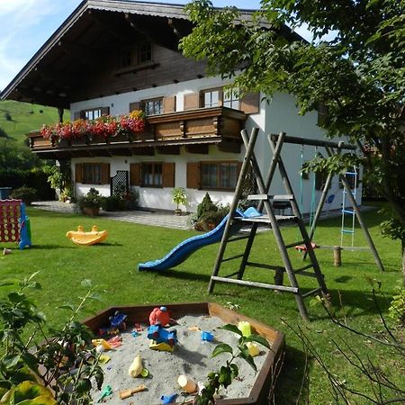 ホッホフィルツェン Gaestehaus Glaagut - Familie Hainヴィラ エクステリア 写真