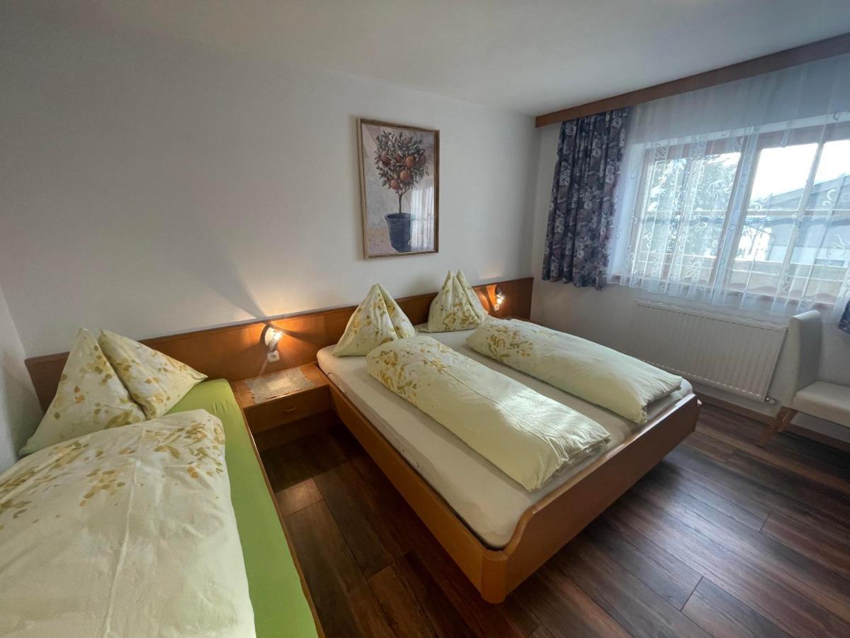 ホッホフィルツェン Gaestehaus Glaagut - Familie Hainヴィラ エクステリア 写真